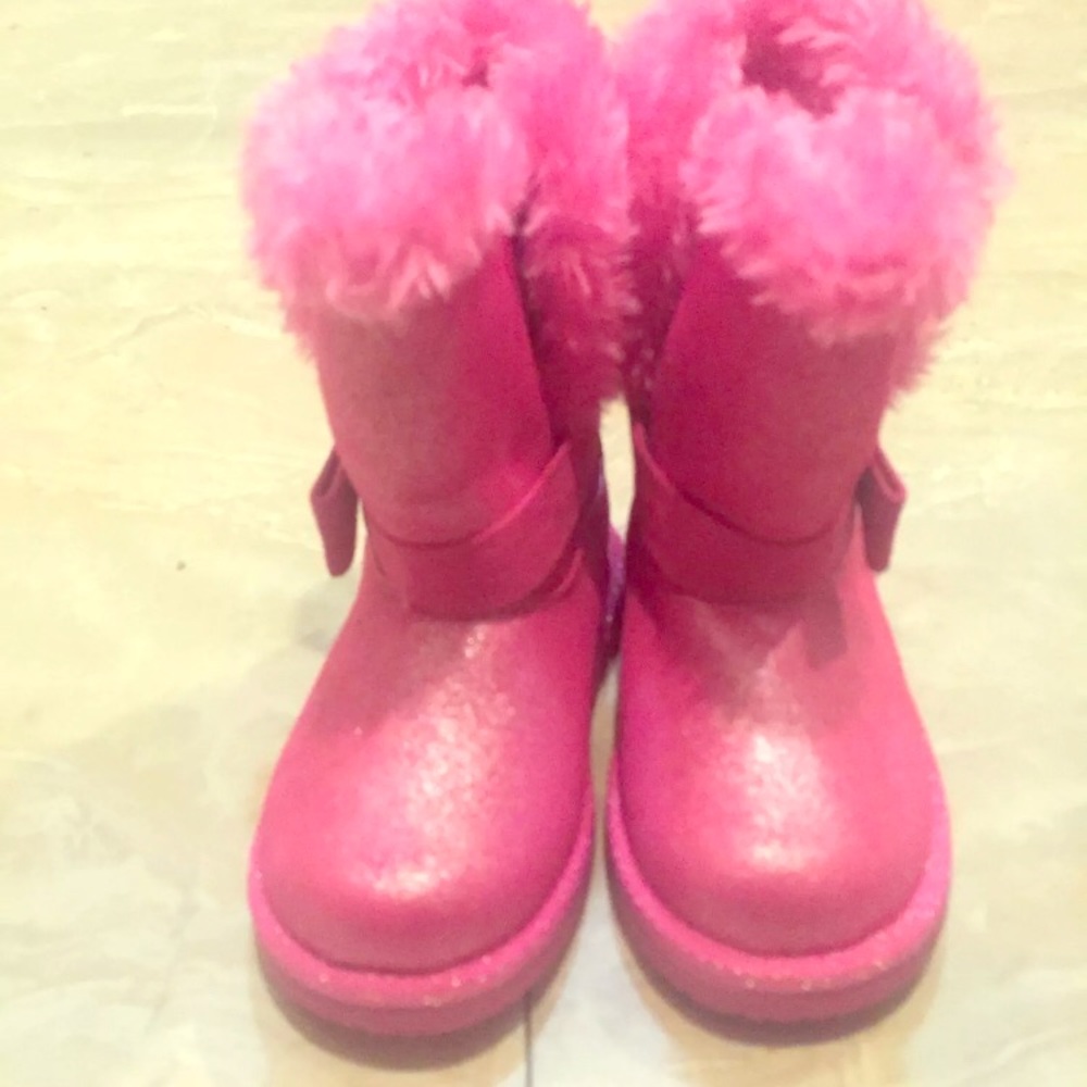 Minnie mouse uggs type boots